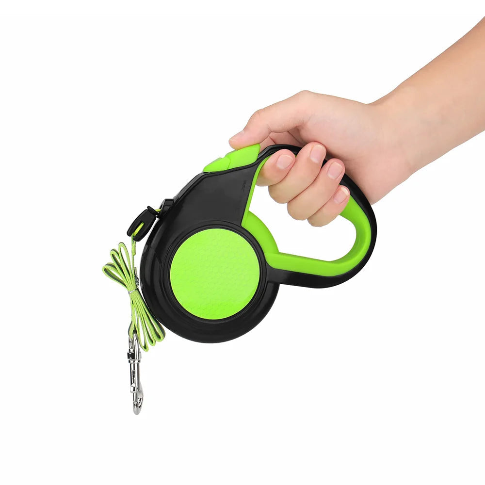 Retractable dog leash with reflective details