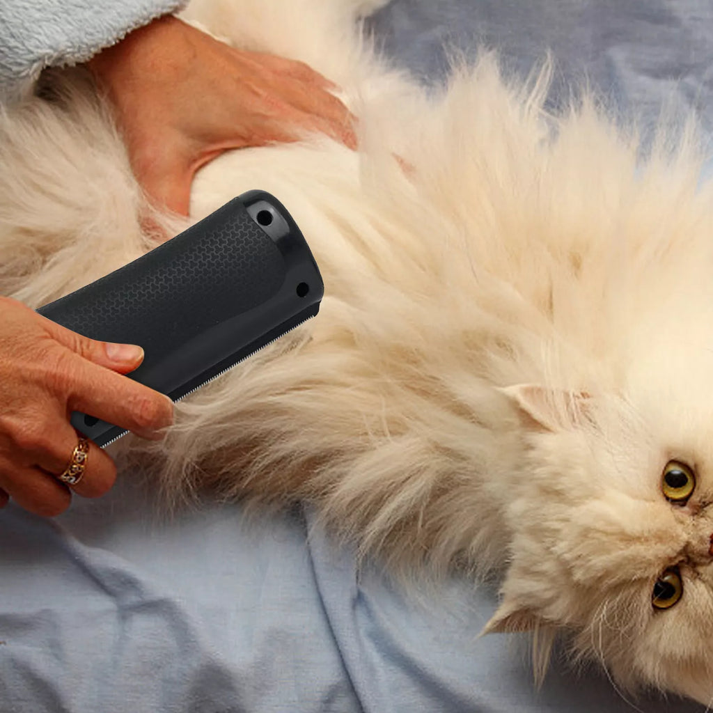 Pet dematting brush with metal blade
