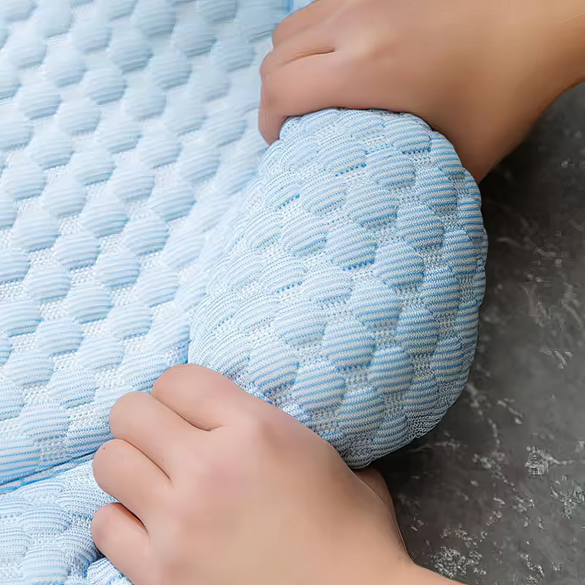 Cooling dog bed detail