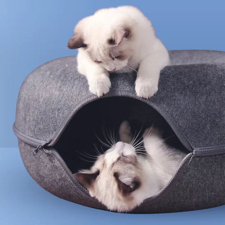 Felt cat house with round opening